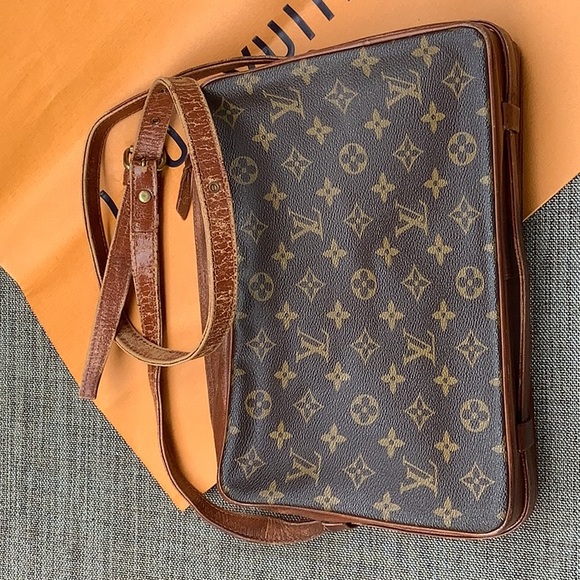 LOUIS VUITTON BAG - Picture 1 of 8